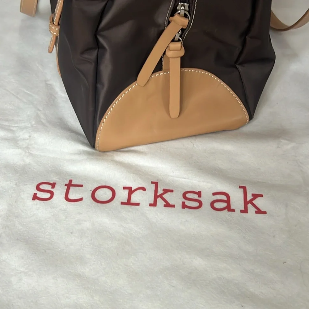 Storksak “Gigi” bag in chocolate with leather straps in cream